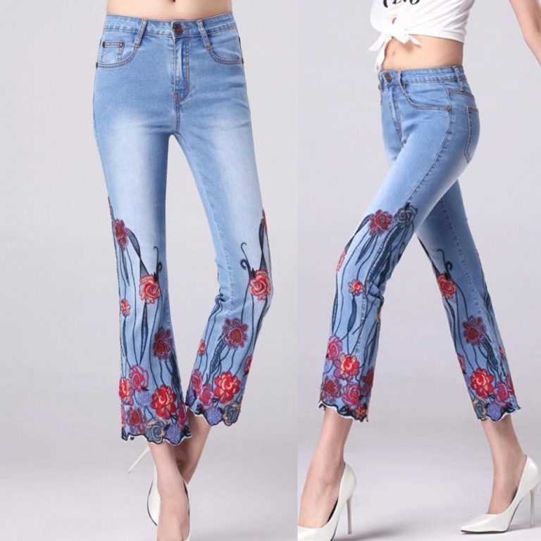 2. Anda bisa lebih feminim dengan adanya Embroidered Jeans